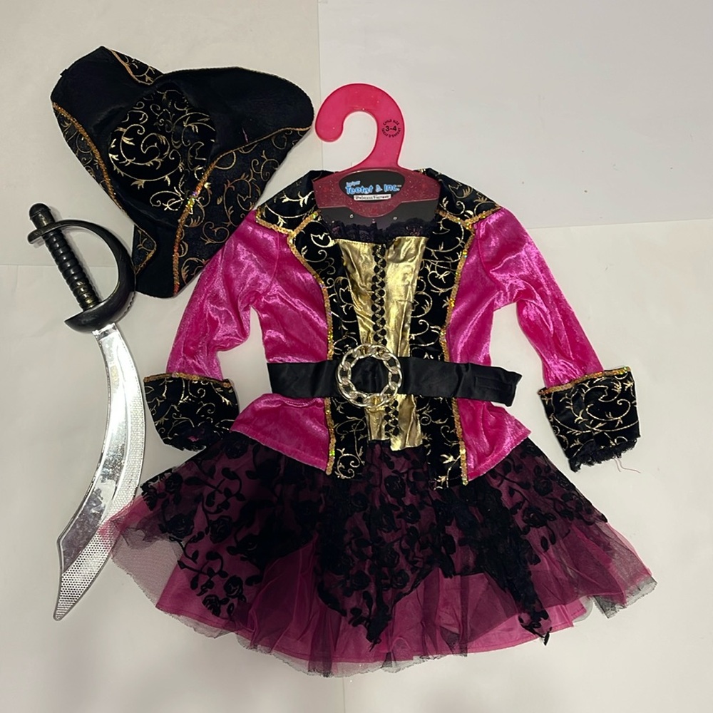 Pink Pirate Princess Halloween Costume
Child 3-4 (sword included)